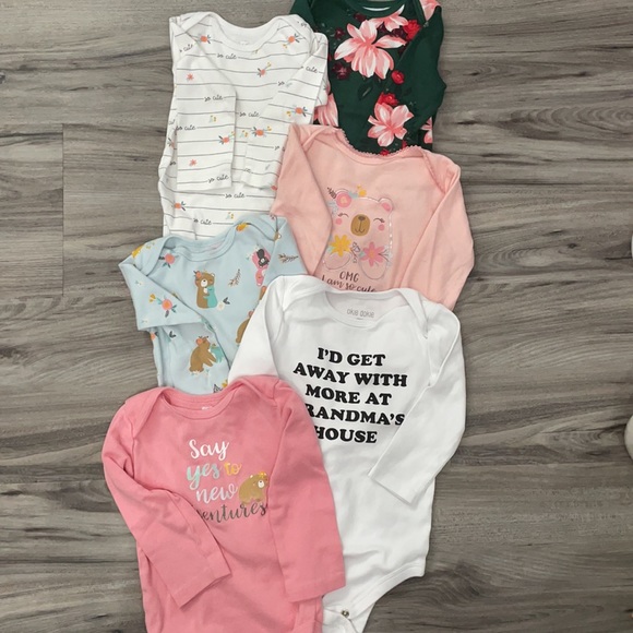 Assorted girls long sleeve onsie - Picture 1 of 7